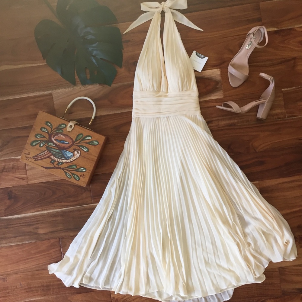 ModCloth Marilyn Monroe Cream Chiffon Halter Dress